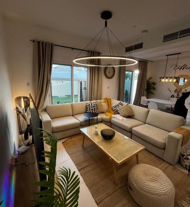 Dubai Villa | Luxurious Villa: Spacious Elegance & Comfort