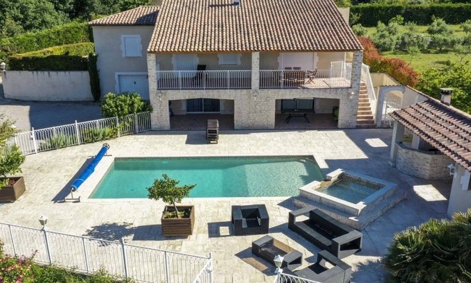 Cruis Villa | Luxurious villa, swimming pool, children's weir, beautiful view