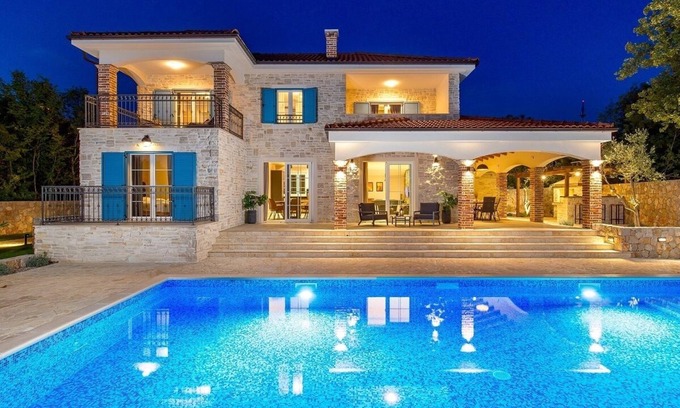 Kras Villa | Luxurious villa with pool and beautiful garden - TRAVELER Reiseburo Krk - ID 2382