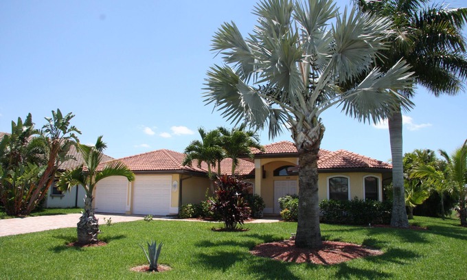 Pelican House | Luxurious villa with pool, in the best residential area.