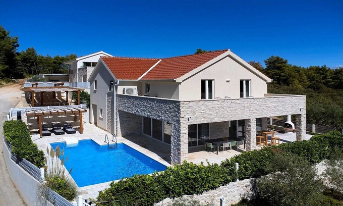 Pitve Villa | Luxurious villas in Pitve on Hvar with an amazing view