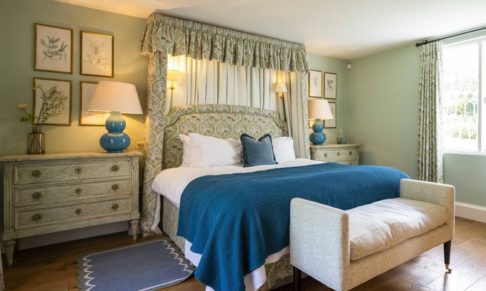 Henley House | Luxurious Vineyard Hideaway At Stanlake Park