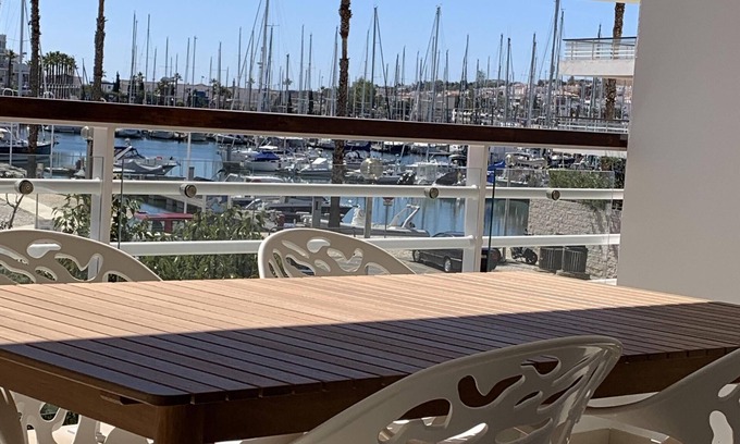 Telheiro Apartment | Luxurious Water Edge Apartment in the Heart of the Marina