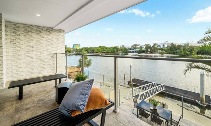 Surfers Paradise Villa | Luxurious Waterfront Home