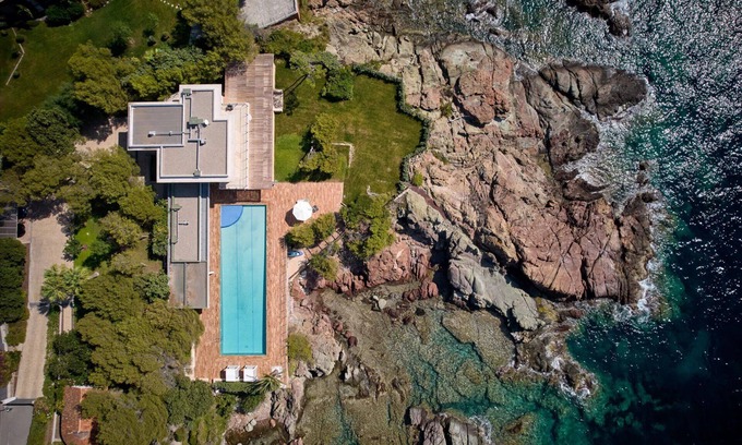 Saint-Raphael Villa | Luxurious waterfront 7-bedroom villa in enchanting Saint-Raphaël