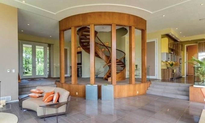 Stevensville Villa | Luxurious Waterfront Kent Island Home 30 miles from Annapolis