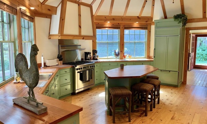 Sister Bay House | Luxurious Waterfront Door County Home