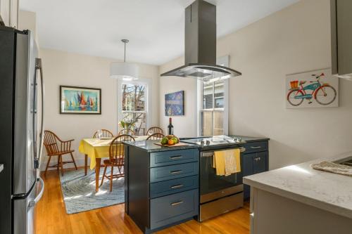 West End House | Luxurious West End Historic Townhome - The Cushman