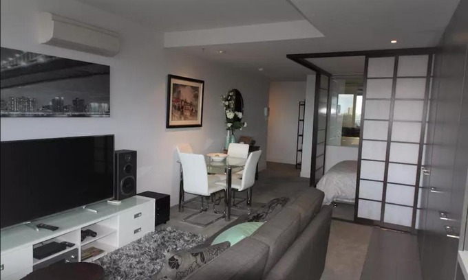 South Yarra Apartment | Luxurious with city views, free parking on premises & Wi Fi