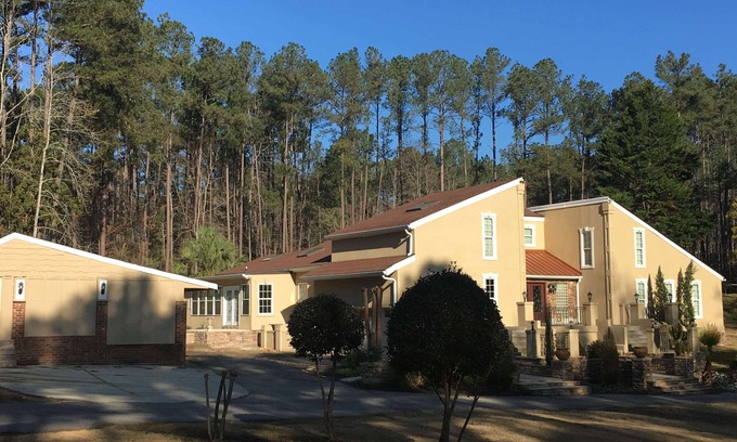 Evans House | Luxurius 5 bedroom/5 bath home perfect for entertaining and great for Masters