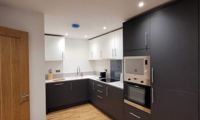 Wainscot Apartment | Luxury 1 Bed Apartment In The Heart Of Rochester