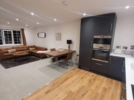 Wainscot House | Luxury 1 Bed Apartment In The Centre Of Rochester
