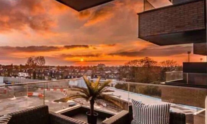 Shepherd's Bush Apartment | Luxury 1 bed in Soho House Building w Pool, gym