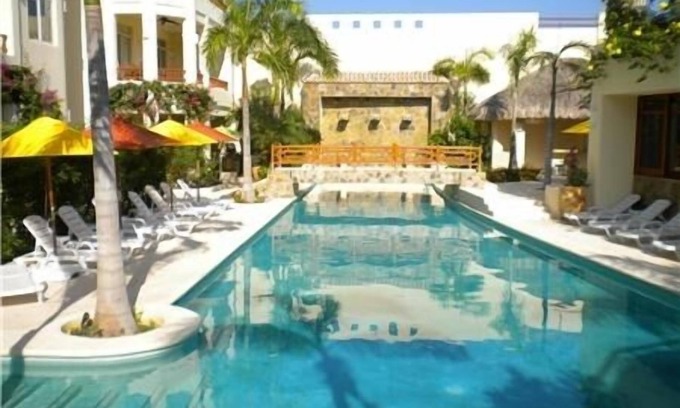 P Chahue Condo | Luxury 1 Bedroom Condo Steps Off the Beach