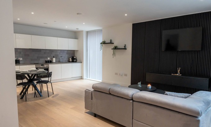 Royal Docks Apartment | Luxury 1-Bedroom Escape