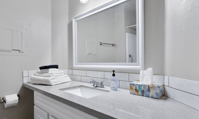 Peaceful Valley Apartment | Luxury 1B1B Oldtown Scottsdale Free Parking