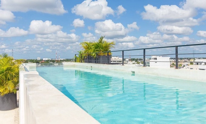 Tohoku Apartment | Luxury 1BD Condo 3 blk from 5th Ave W/PoolandParking