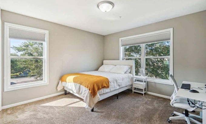Lowry Hill East House | Luxury 1BR/1.5BA Room in Shared Home w/Rooftop Near Downtown