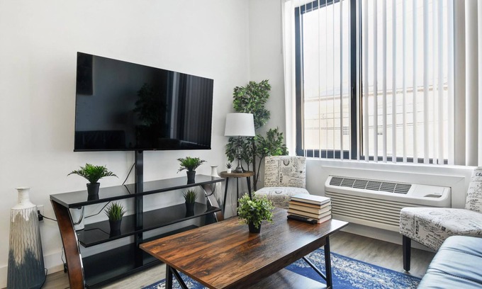 Elizabeth Apartment | Luxury 1BR 30 Mins to Manhattan Evonify