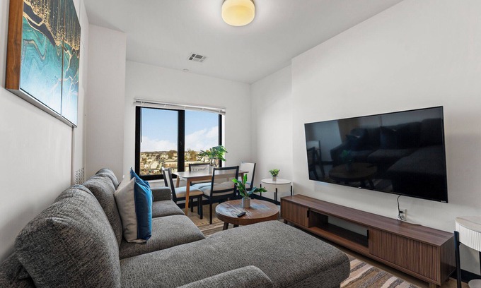 Everett Apartment | Luxury 1BR near Boston 9107