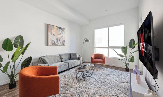 Pico - Robertson Apartment | Luxury 1BR with pool, jacuzzi, free parking
