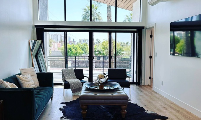 Roosevelt Condo | Luxury 2 Bd!! Privacy and Convenience Near Downtown with Great Skyline Views!!