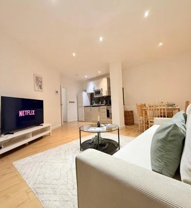 Latchmere Apartment | Luxury 2 Bed 2 Bath Apartment In Battersea - Sleeps 6