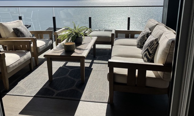 McKinley Condo | Luxury 2 Bed/2 Bath Condo/ Panoramic lake views/ Beach, Pool, Hot tub
