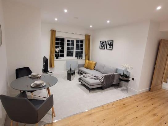 Wainscot House | Luxury 2 Bed Apartment In The Centre Of Rochester