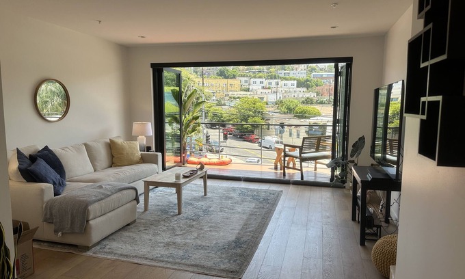 Sunset Junction Apartment | Luxury 2 Bedrm Apt with open living area in Prime Silverlake April 1-May 30