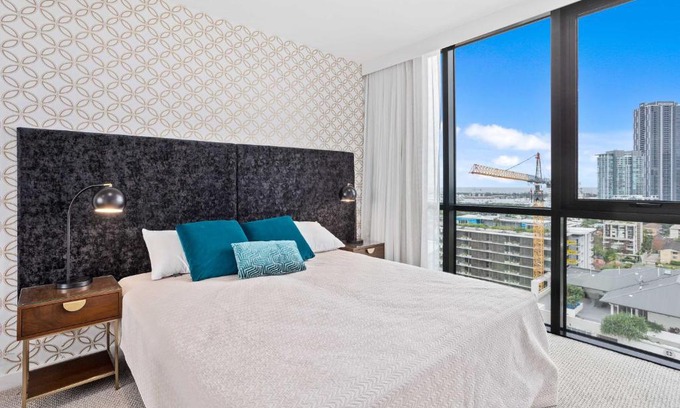 Southport Apartment | Luxury 2-Bedroom Apartment - Tryp Hotel