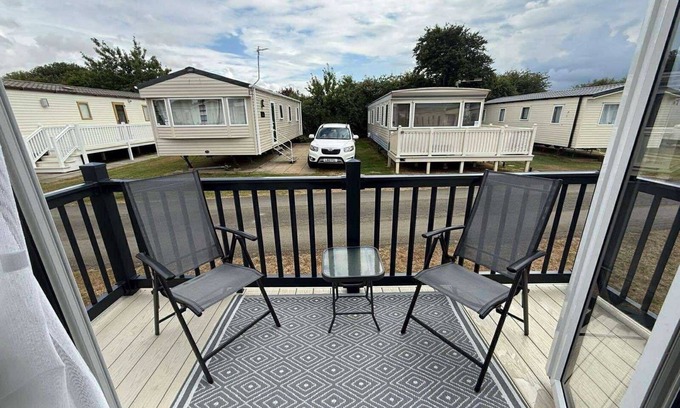 Hunstanton Cabin | Luxury 2 bedroom Caravan Pets stay Free