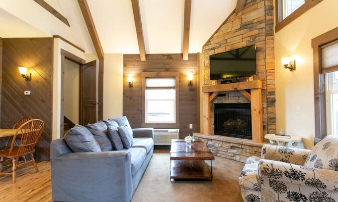 Berlin Cottage | Luxury 2-Bedroom Cottage in Downtown Berlin