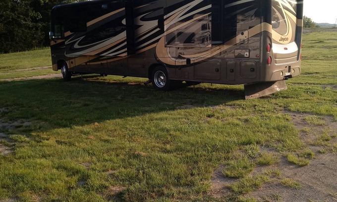 Woodbury House | Luxury 2-bedroom RV in fabulous Woodbury with WiFi, AC