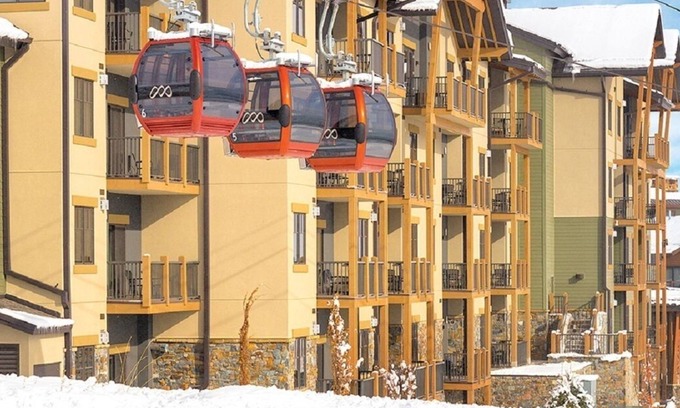 Park City Resort | Luxury 2 BR 2 bath-Ski right outside doorway *Available Feb 17- Feb 20, 2023 π