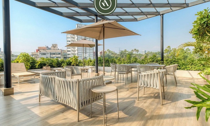 Hipodromo Apartment | Luxury 2 BR Condo - Rooftop Pool with City View