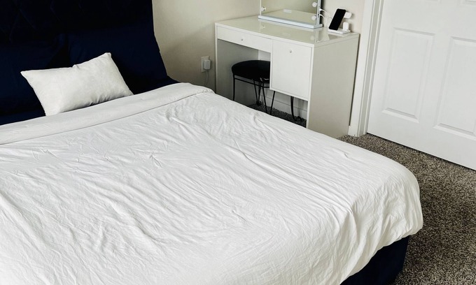 Houston Apartment | Luxury 2Bd/2Ba Condo | 9min Near IAH Airport | 14min Near Downtown