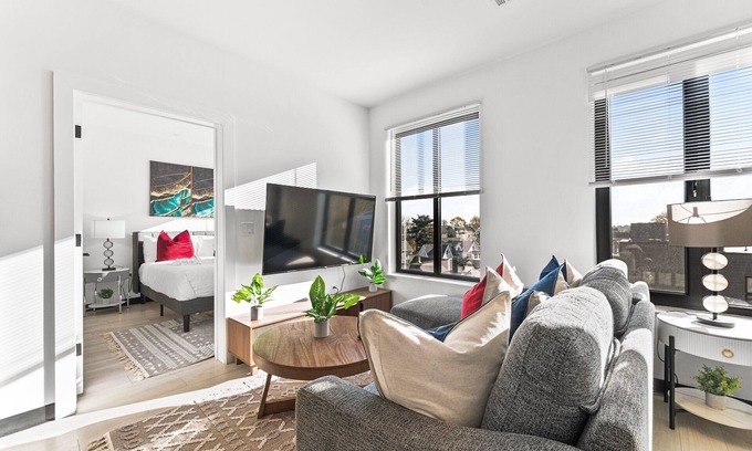 Everett Apartment | Luxury 2bd/2ba near Boston 9343