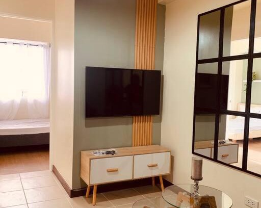 Kapitolyo Apartment | Luxury 2bedroom Flat with Private Balcony