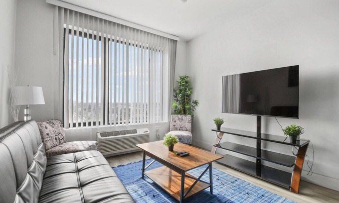 Elizabeth Apartment | Luxury 2BR 30 Mins to Manhattan Evonify