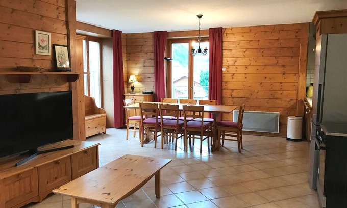 Chamonix City Centre Apartment | Luxury 2BR in Chamonix, parking/WIFI, near lifts