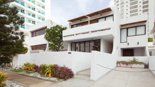 Castillogrande House | Luxury 2BR House with Ocean View in Castillogrande