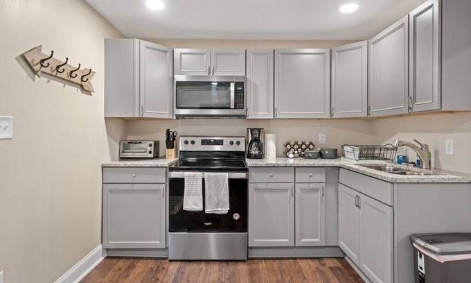 Bowling Green House | Luxury 2BR Townhouse near WKU & Mammoth Cave!