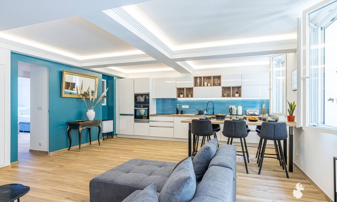 Carabacel Apartment | Luxury 3 Bdr Garden & Parking