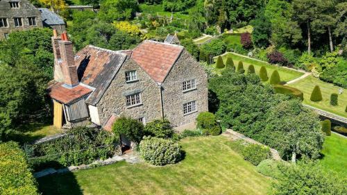 Beaminster House | Luxury 3 Bed Cottage on Rewilding Estate