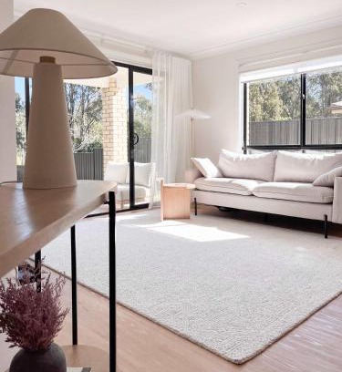 Logan Reserve House | Luxury 3-Bed Family Retreat Office Kayaks & Yard