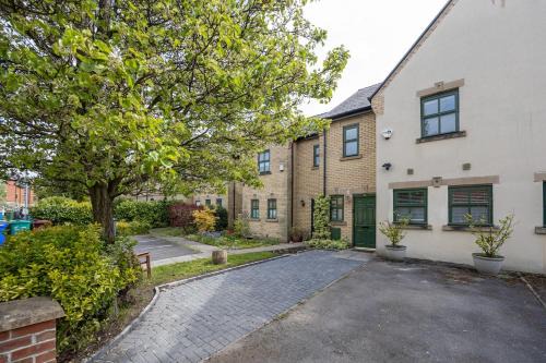 Rusholme House | Luxury 3 Bed Full House with Free Parking