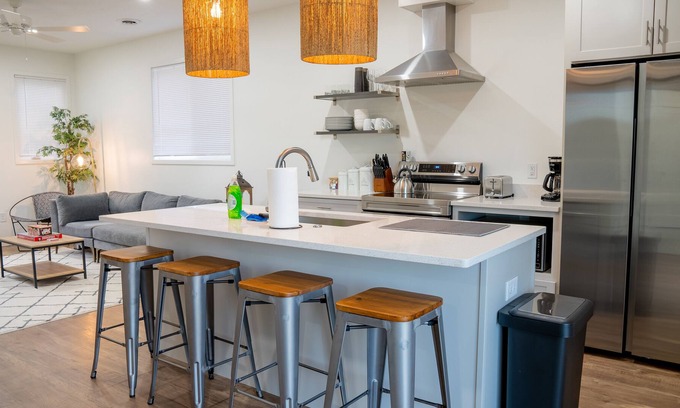 Fairfield Beach House | Luxury 3 Bed Townhome King Suite Next to Winery