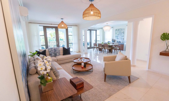 Zarzal Condo | Luxury 3 Bedroom Coco Beach Condo
