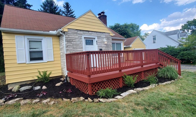 Shiloh House | Luxury 3 bedroom home on a quiet street